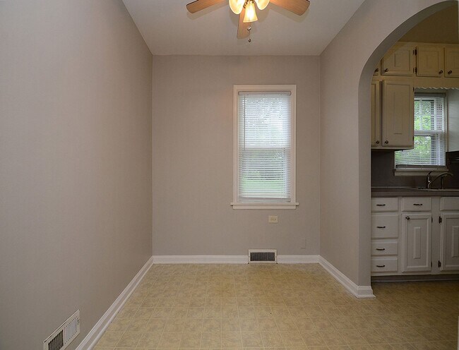 Building Photo - 2108 S 46th St