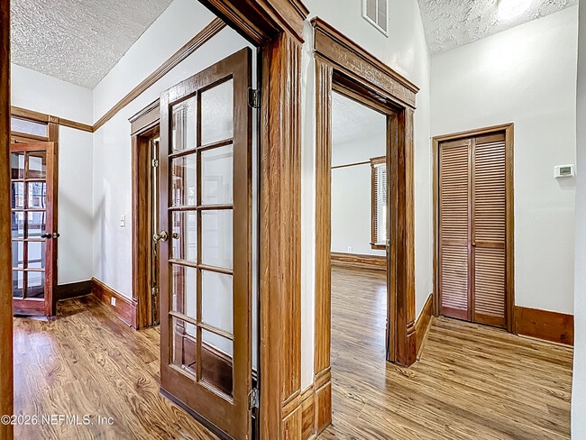 Building Photo - 138 E Duval St