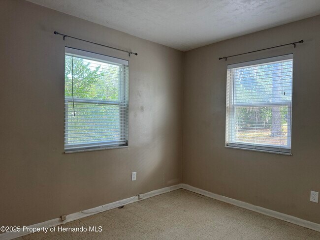 Building Photo - 6315 Treehaven Dr