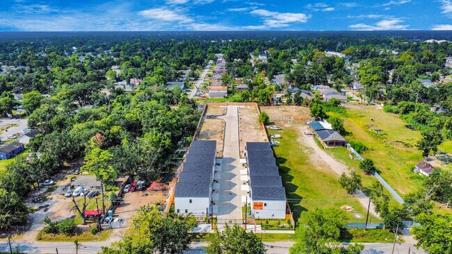 Building Photo - 6523 Tree Branch Dr