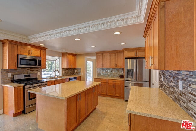 Building Photo - 4041 Alonzo Ave