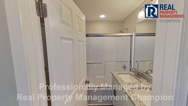 Building Photo - Updated 3 BD/1.5 BA Home in the Heart of Downtown Wilmington