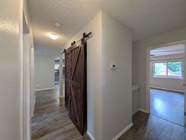 Building Photo - 2128 Beacham Dr