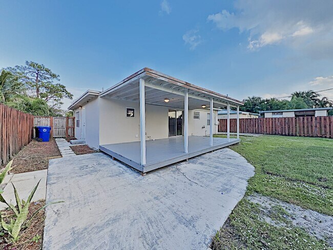 Building Photo - 1363 SW 22nd Ave