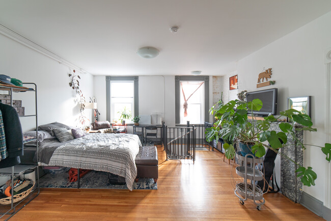 Oversized bedroom facing street - 988 N 5th St