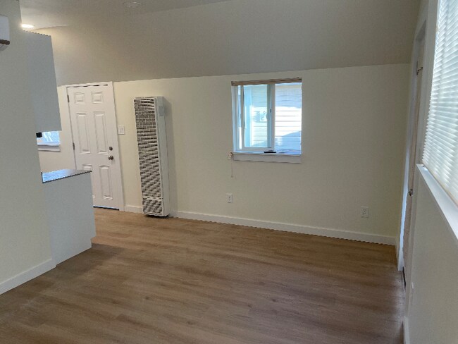 Building Photo - 932 Bross St