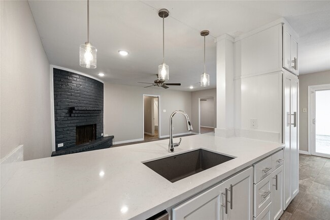 Building Photo - 12050 Sela Ln