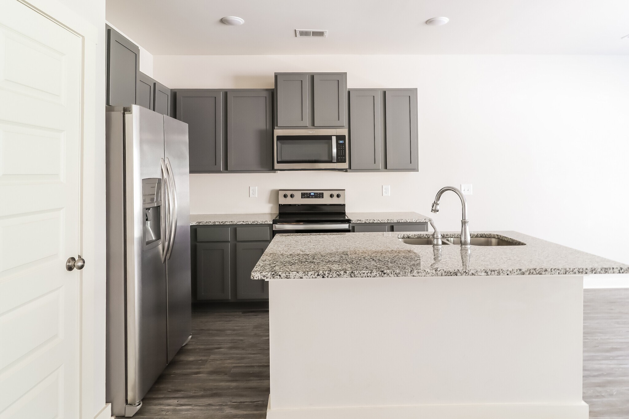 Building Photo - 608 The Heights Ln