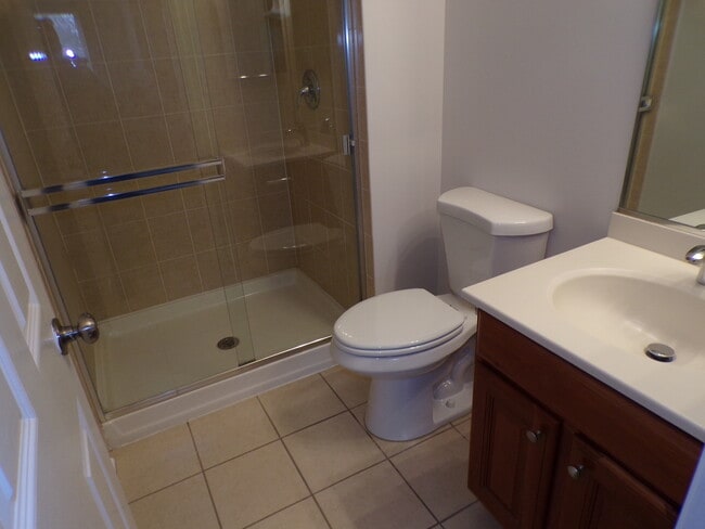 Building Photo - 583 S Parkside Dr