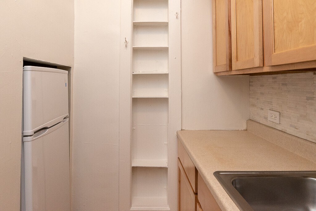 Building Photo - 556 W Arlington Pl