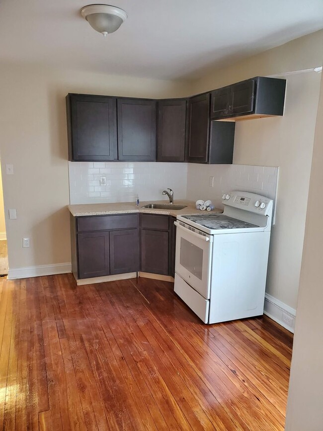 Building Photo - 2213 Mt Carmel Ave