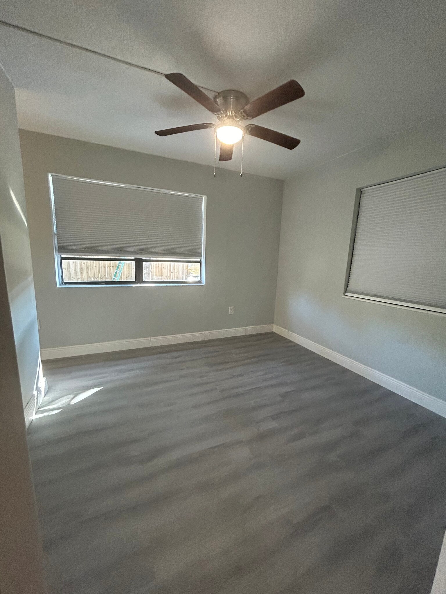 Building Photo - 927 SW 71st Ct