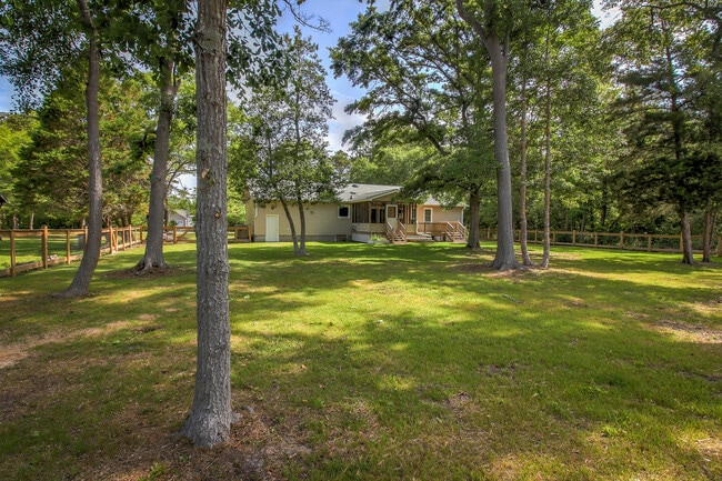 Building Photo - 3609 White Dr