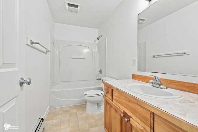 Building Photo - 8643 Lynnette Dr