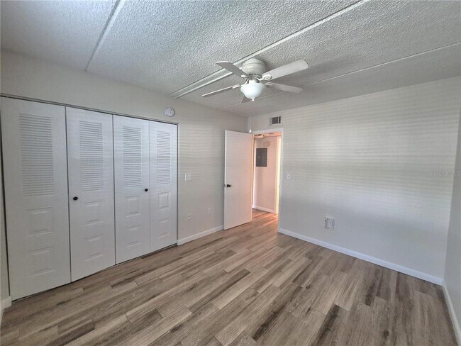Building Photo - 509 Meadow Ln