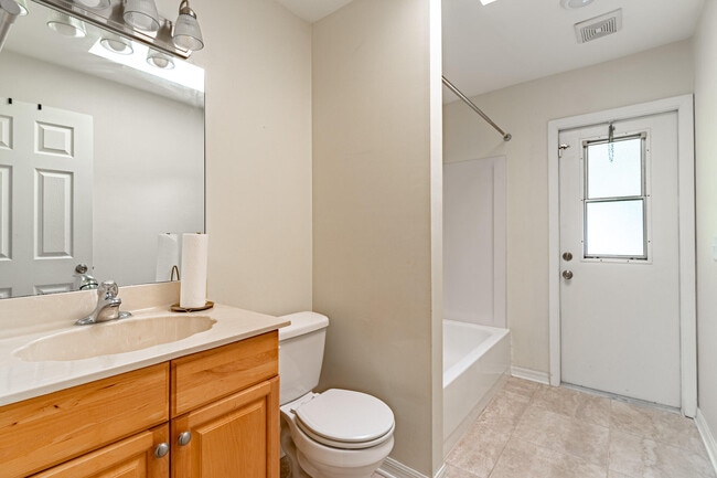 Building Photo - 607 SW Lucero Dr
