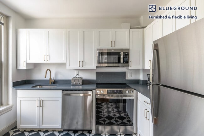 Building Photo - 1284 Beacon St