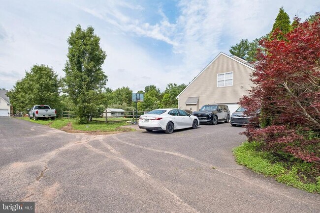 Building Photo - 211 Tollgate Rd