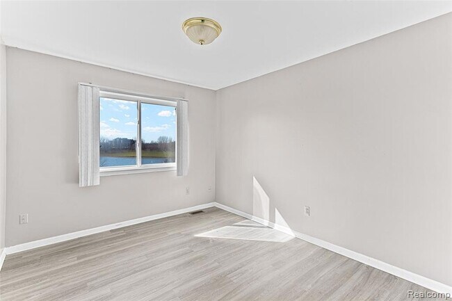 Building Photo - 30575 Hogan Ln