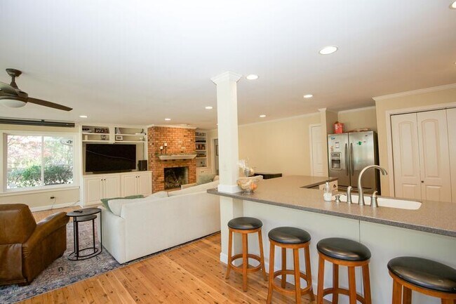 Building Photo - 209 Selkirk Trail