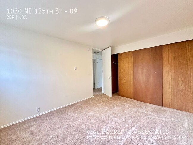 Building Photo - 1030 NE 125th St