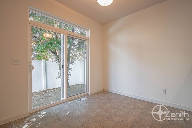 Building Photo - 7021 NE 55th St