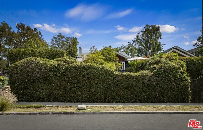 Building Photo - 201 S Ave 55