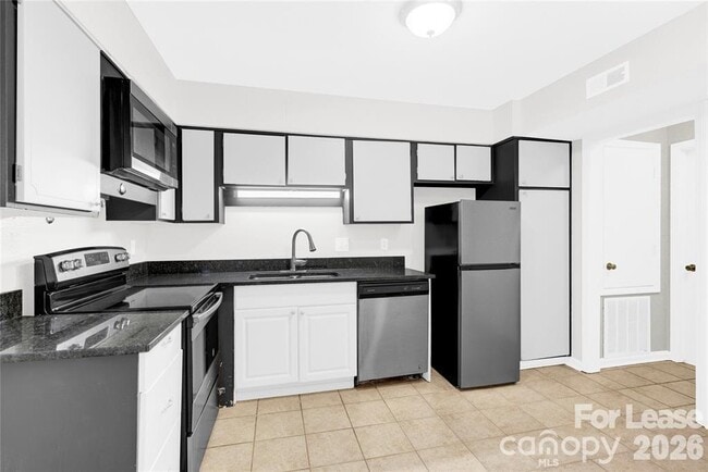 Building Photo - 1921 Mereview Ct