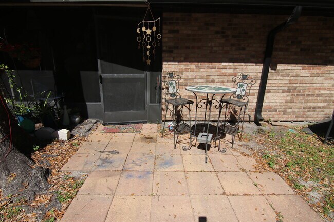 Building Photo - 1819 Foxhall Cir