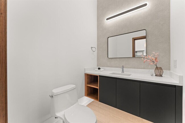 Building Photo - 2714 Lakehurst Rd