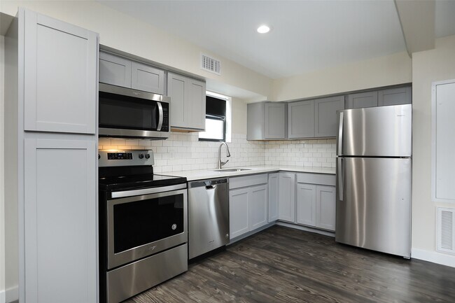 Building Photo - 5504 La Branch St