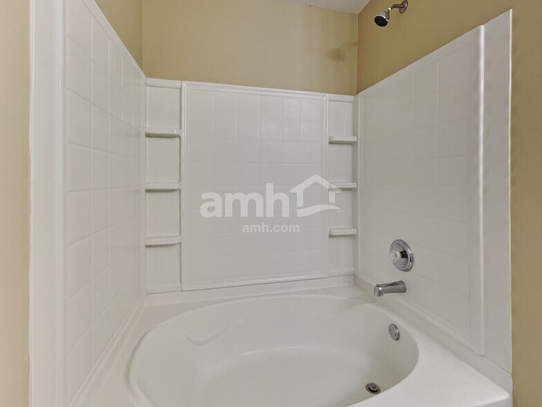 Building Photo - 2361 Blackthorn Dr