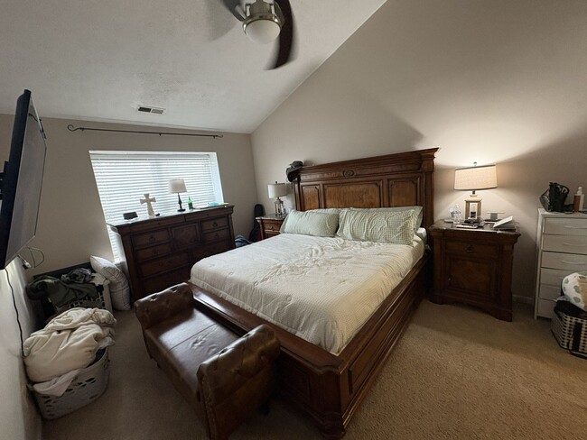 Building Photo - 3044 Village Park N Dr