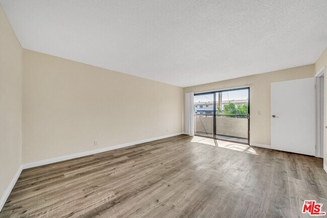 Building Photo - 6212 Fulton Ave