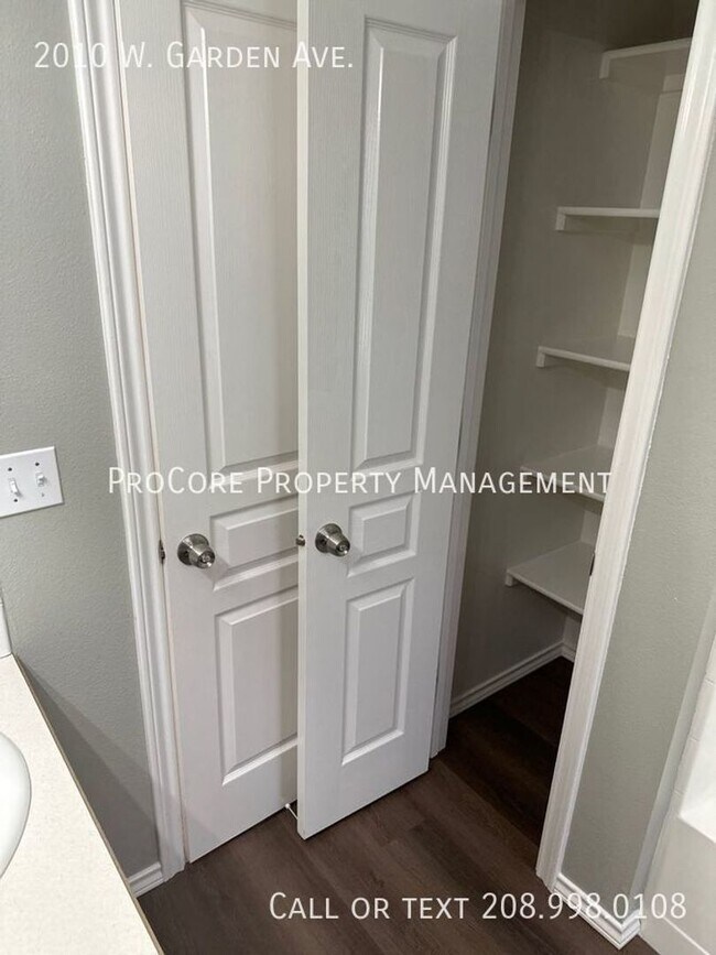 Building Photo - $2195/Month: Spacious 4-Bed, 2.5-Bath Home with 3-Car Garage on Expansive Lot