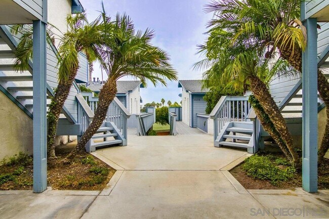 Building Photo - 4704 W Point Loma Blvd