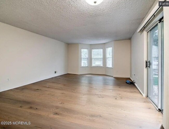Building Photo - 311 Tulip Ln