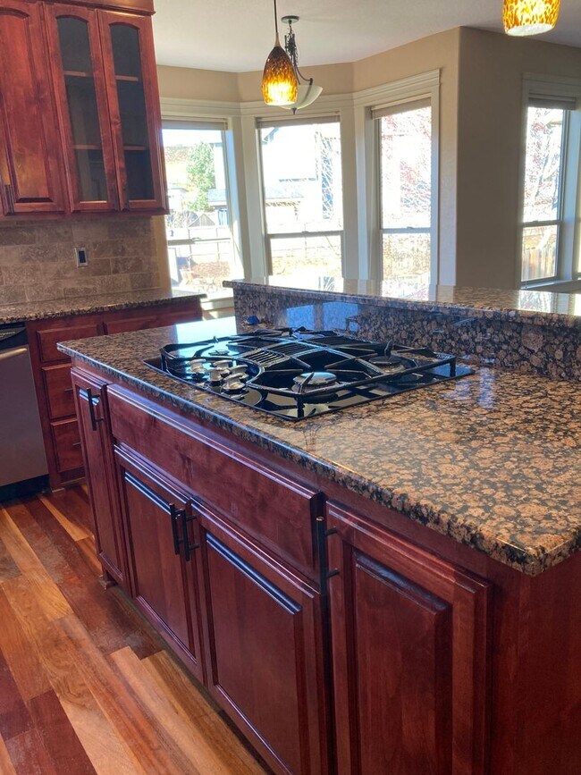 Building Photo - West Meadows Estate 2-Story Home in Salem