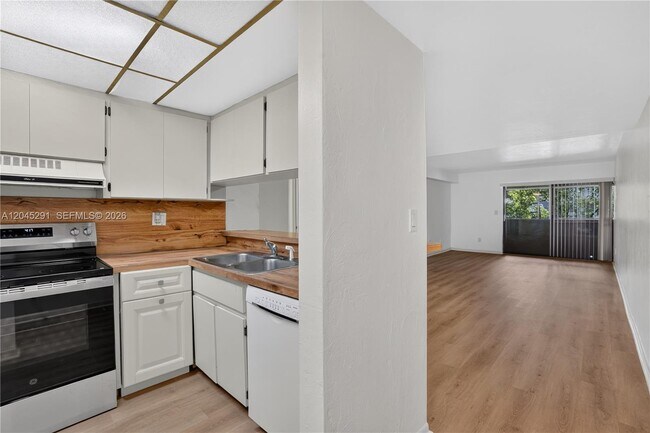Building Photo - 7420 SW 59th Ave