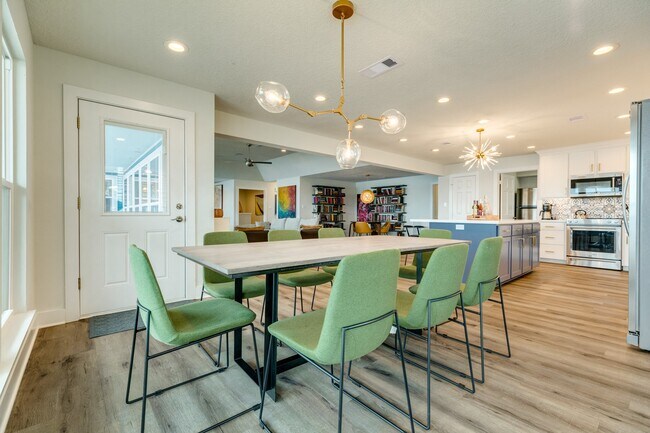 Building Photo - 1508 103rd St