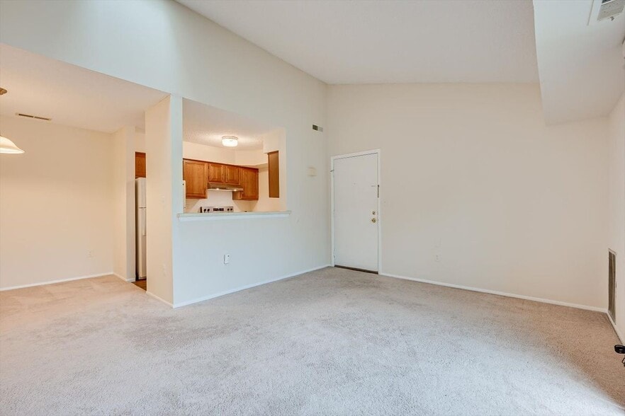Building Photo - 2310 Aspen Dr