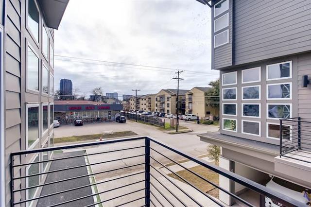 Building Photo - 2528 N Fitzhugh Ave