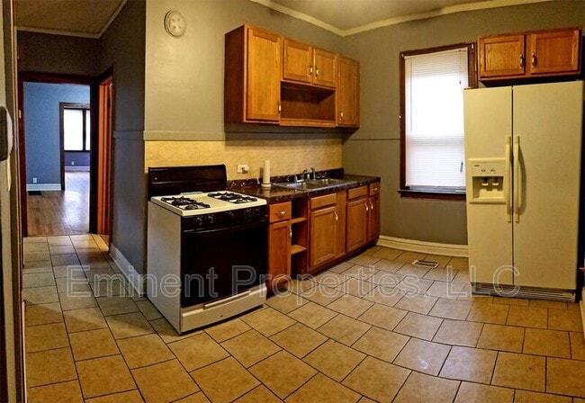 Building Photo - 8608 S Kingston Ave