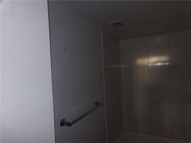 Building Photo - 1830 N Lauderdale Ave