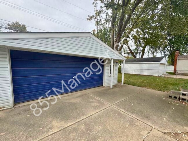 Building Photo - Charming 3-Bedroom Ranch in Berkley - Idea...