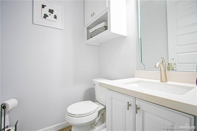 Building Photo - 22 E St