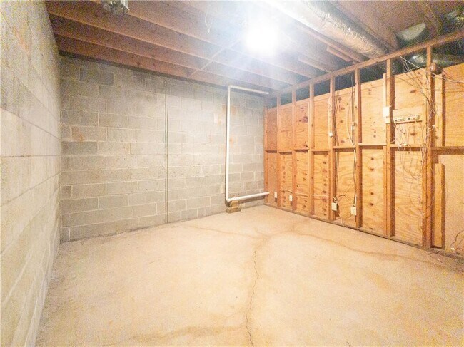 Building Photo - 965 Millbrook Ct