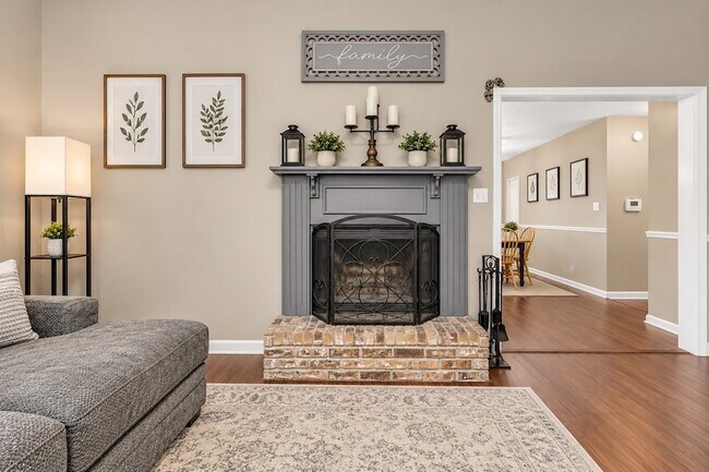 Building Photo - 203 Parrot Dr