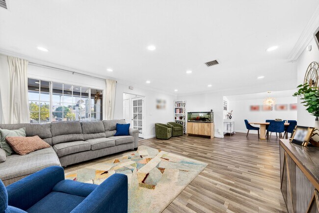 Building Photo - 6257 Bluebell Ave