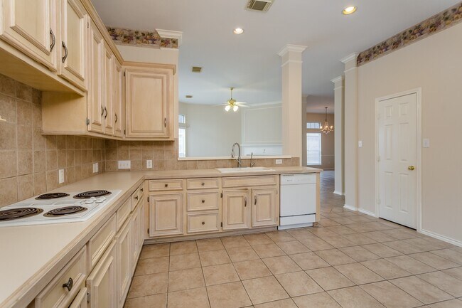 Building Photo - 21915 Rivergate Ct